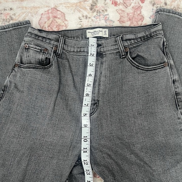 Abercrombie & Fitch Ultra High Rise Ankle Straight Jean Grey Wash Petite 8 Short - Picture 6 of 8